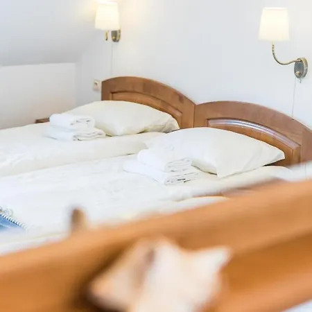 Bursztynowa 3*